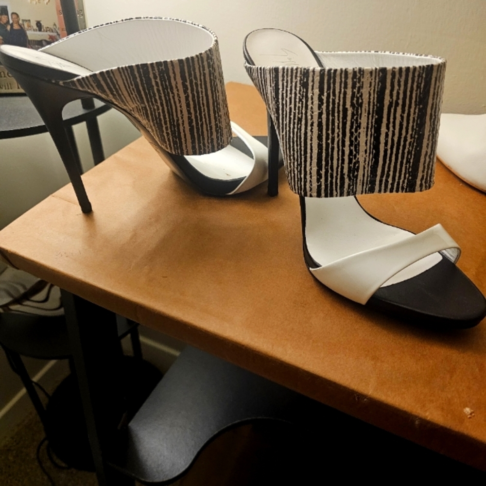 Women's shoes